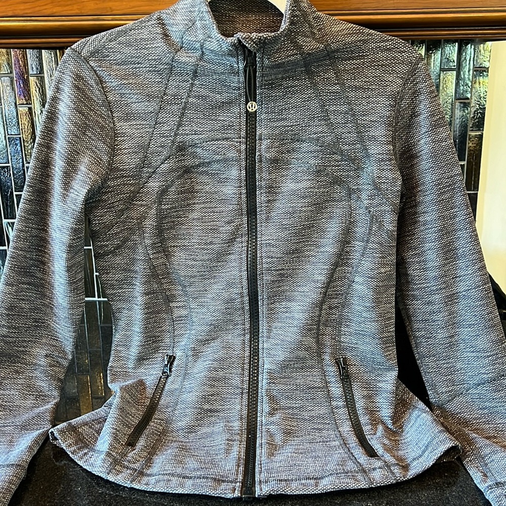 Lululemon zip women’s jacket excellent condition